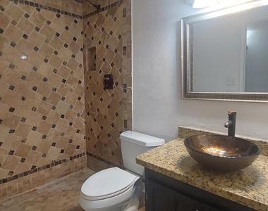 2448 W Freeway Lane - Photo Thumbnail 14