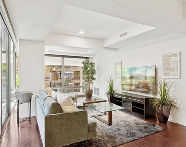 7151 E Rancho Vista Drive - Photo Thumbnail 9