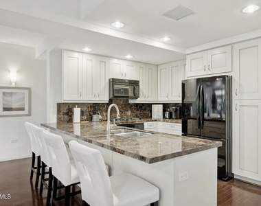 7151 E Rancho Vista Drive - Photo Thumbnail 5