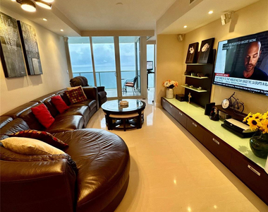 19111 Collins Avenue - Photo Thumbnail 8