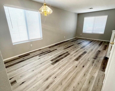 16200 W Moreland Street - Photo Thumbnail 4