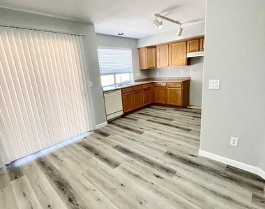 16200 W Moreland Street - Photo Thumbnail 5