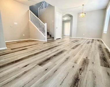 16200 W Moreland Street - Photo Thumbnail 3