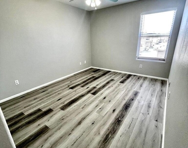 16200 W Moreland Street - Photo Thumbnail 17