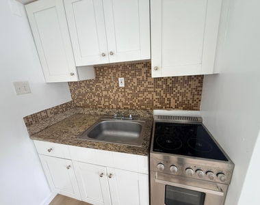 220 Walton Boulevard - Photo Thumbnail 7