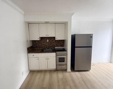 220 Walton Boulevard - Photo Thumbnail 4