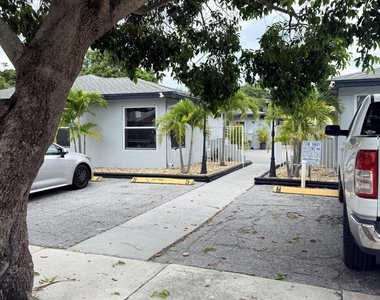 220 Walton Boulevard - Photo Thumbnail 19