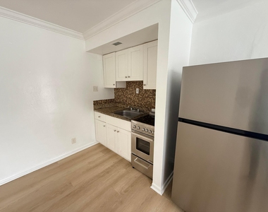 220 Walton Boulevard - Photo Thumbnail 8
