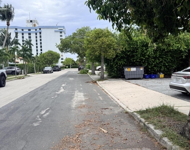220 Walton Boulevard - Photo Thumbnail 20