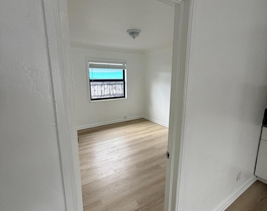 220 Walton Boulevard - Photo Thumbnail 9