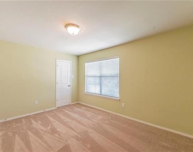 560 Griffith Drive - Photo Thumbnail 13