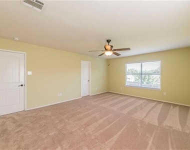 560 Griffith Drive - Photo Thumbnail 9