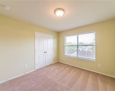 560 Griffith Drive - Photo Thumbnail 15