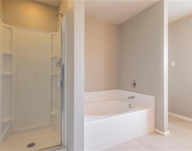 560 Griffith Drive - Photo Thumbnail 11