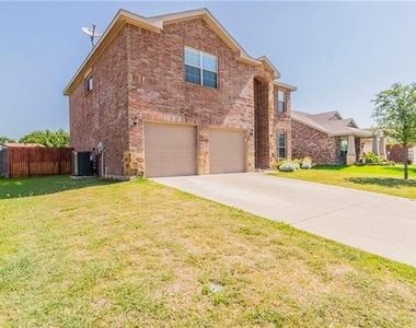 560 Griffith Drive - Photo Thumbnail 2