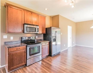 560 Griffith Drive - Photo Thumbnail 5