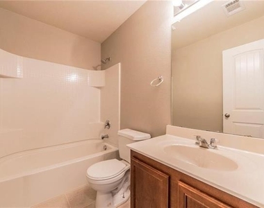 560 Griffith Drive - Photo Thumbnail 14