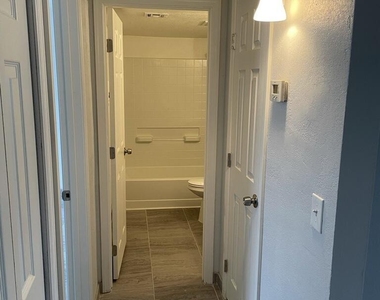 1222 E Mountain View Road - Photo Thumbnail 6