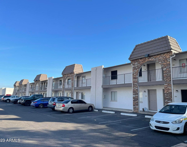 1222 E Mountain View Road - Photo Thumbnail 15