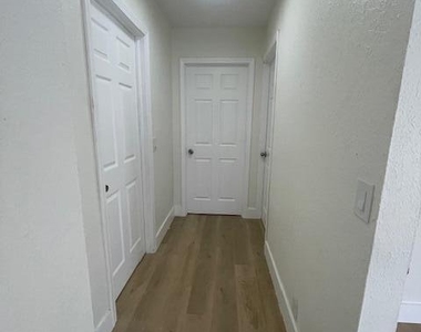 304 N Tamarind Avenue - Photo Thumbnail 20