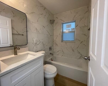 304 N Tamarind Avenue - Photo Thumbnail 17