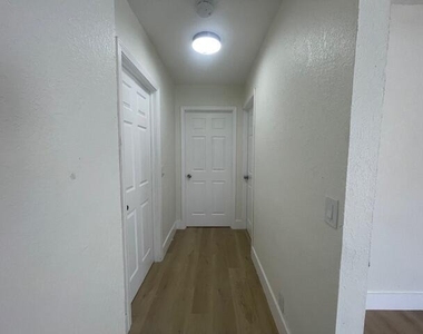 304 N Tamarind Avenue - Photo Thumbnail 19