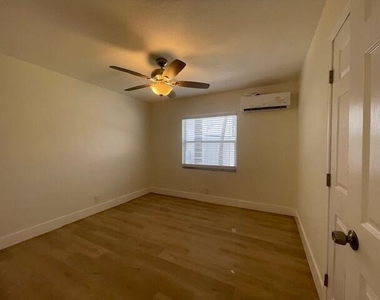 304 N Tamarind Avenue - Photo Thumbnail 22