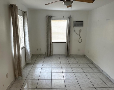 31 Sw 10th Street - Photo Thumbnail 4