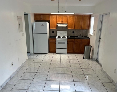 31 Sw 10th Street - Photo Thumbnail 3