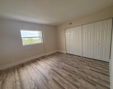 1601 S Flagler Drive - Photo Thumbnail 7