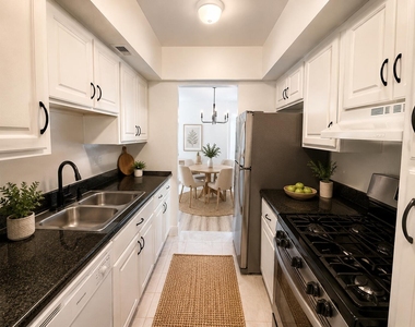 1601 S Flagler Drive - Photo Thumbnail 8