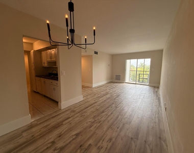 1601 S Flagler Drive - Photo Thumbnail 3