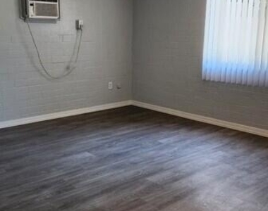2645 W Morten Avenue - Photo Thumbnail 4