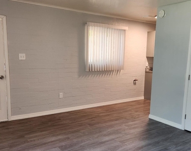2645 W Morten Avenue - Photo Thumbnail 1