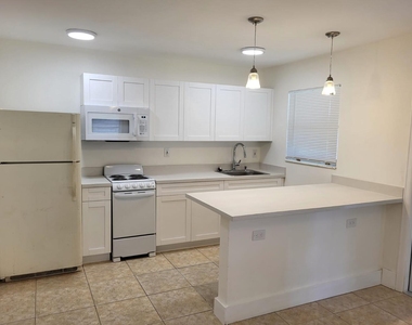 317 N 61st Terrace - Photo Thumbnail 1