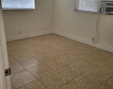 317 N 61st Terrace - Photo Thumbnail 6