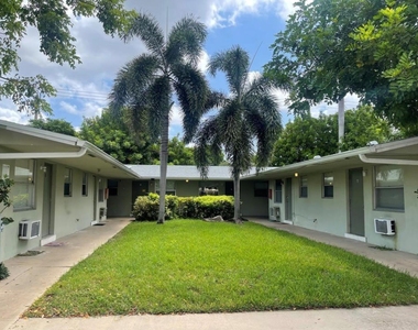 317 N 61st Terrace - Photo Thumbnail 7