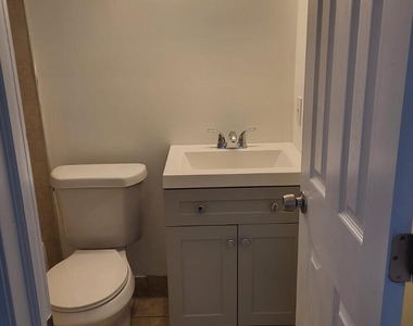 317 N 61st Terrace - Photo Thumbnail 4