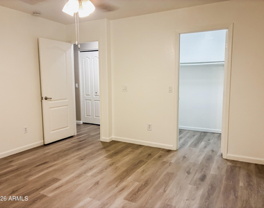 9105 W Raven Drive - Photo Thumbnail 9