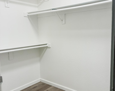 9105 W Raven Drive - Photo Thumbnail 10