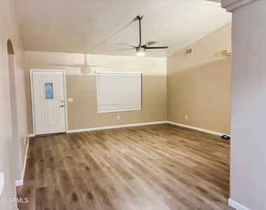 9105 W Raven Drive - Photo Thumbnail 3