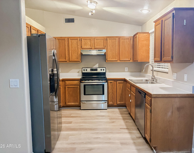 9105 W Raven Drive - Photo Thumbnail 6