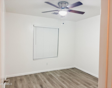 9105 W Raven Drive - Photo Thumbnail 13