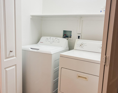 9105 W Raven Drive - Photo Thumbnail 7