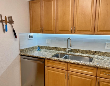 1000 Spanish River Road - Photo Thumbnail 6