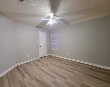 829 Beaver Creek Drive - Photo Thumbnail 12