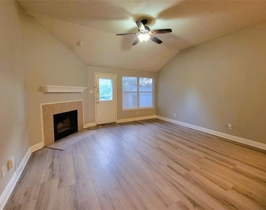 829 Beaver Creek Drive - Photo Thumbnail 5