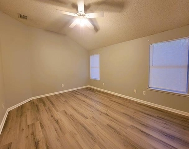 829 Beaver Creek Drive - Photo Thumbnail 6