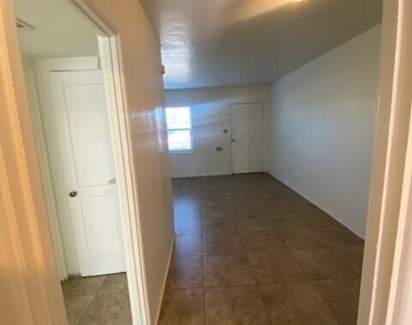 1507 N 15th Avenue - Photo Thumbnail 5
