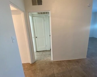 1507 N 15th Avenue - Photo Thumbnail 6